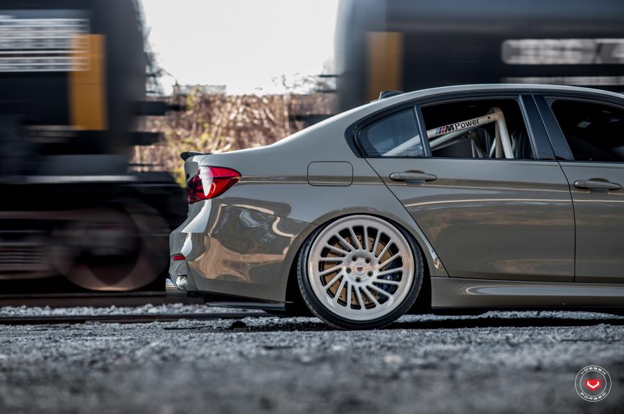 Детали экстерьера BMW M3 Sedan on Vossen Wheels (LC-106T) 2017 года  (фото 21 из 26)